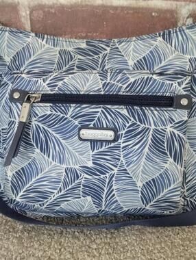 Baggallini Uptown Bagg Crossbody Purse Blue Leaves Floral White
